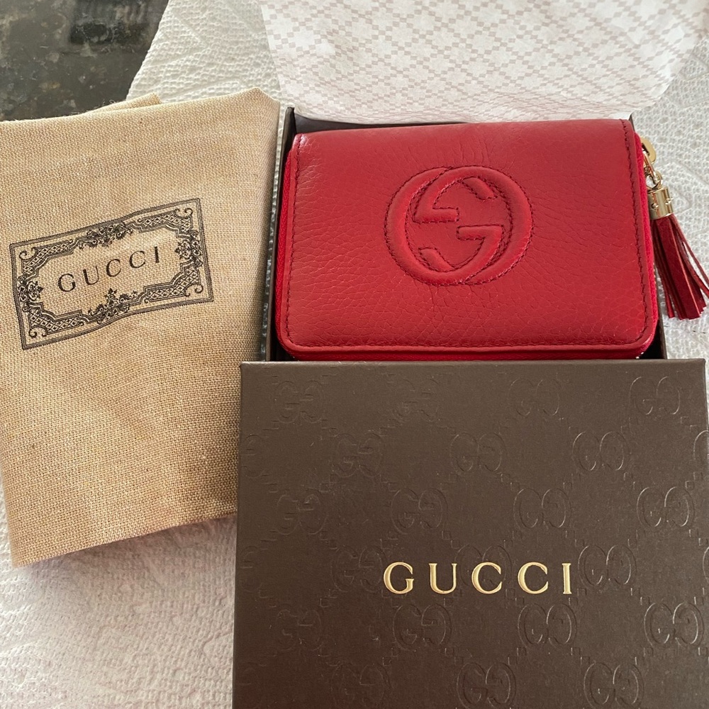 Women’s 100% Authentic Gucci Red Soho Wallet with box, tissue and dust bag
